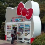 日本販賣機怪搜！　成人限定的「有色書」……