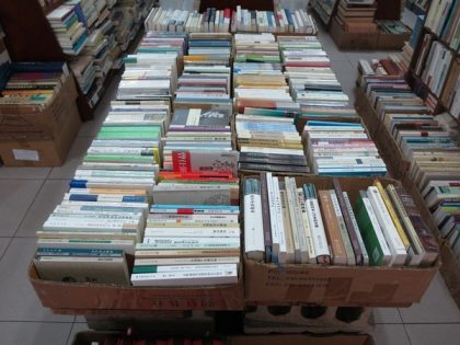 新書隨地擺？　在「明目書社」為聖賢書折腰