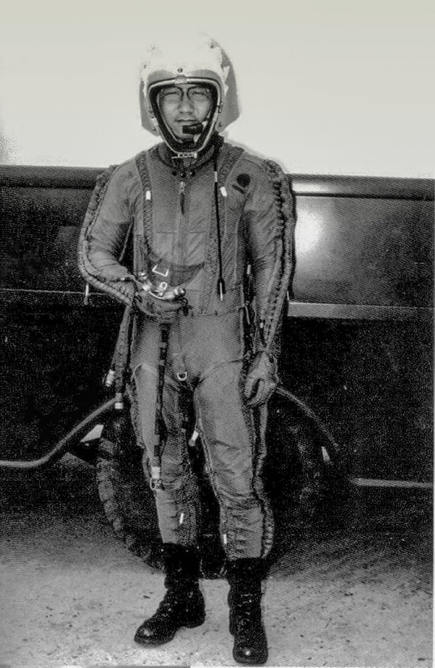 華錫鈞將軍穿著黑貓中隊飛行時的壓力衣