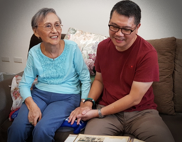 華錫鈞將軍夫人 今年91歲，導演擔心夫人無法來到台北看首映，親自帶著母帶來到華將軍家，一起與夫人看首映。