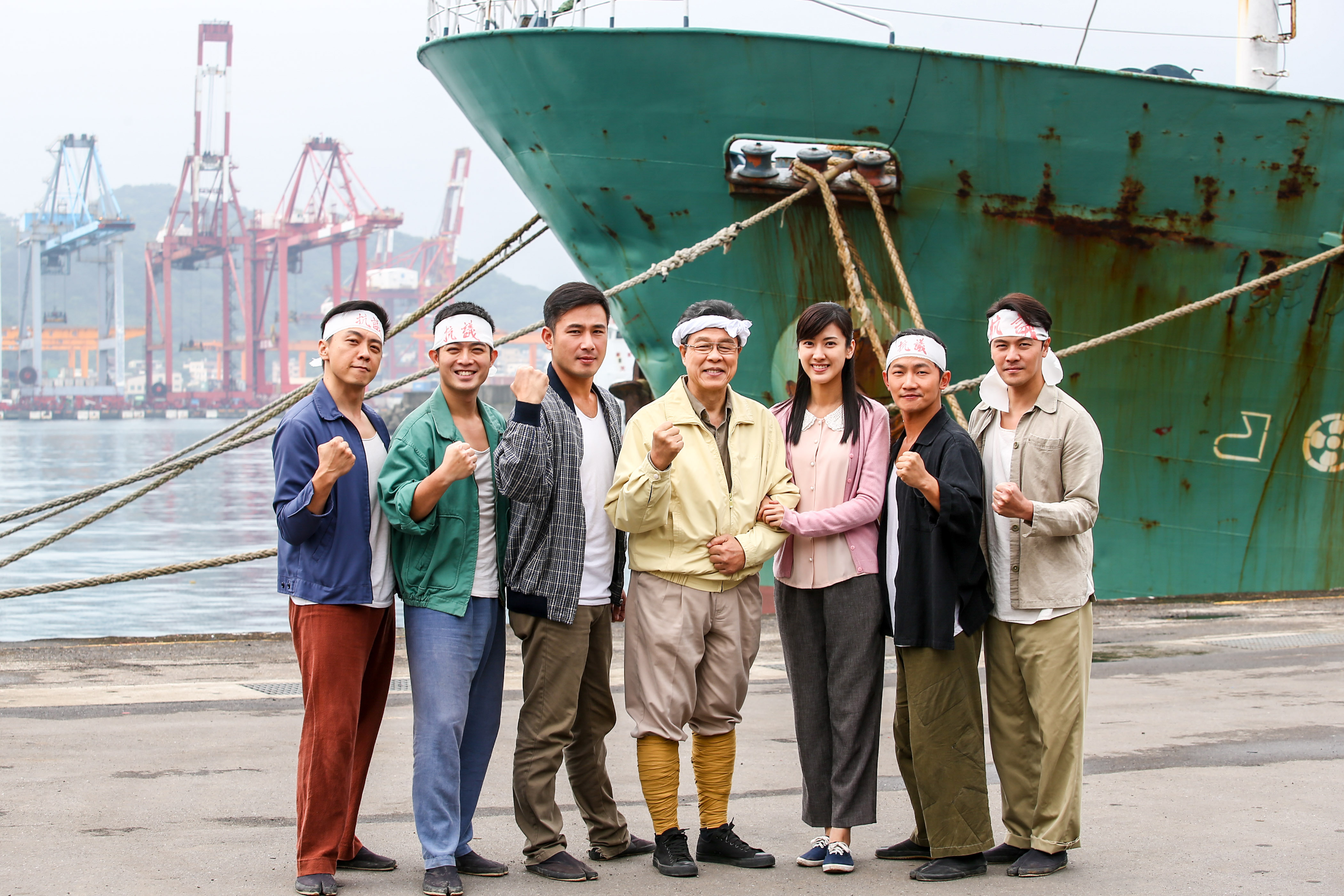 公視《苦力》（左起）廖錦德、董季鑫、傅子純、楊烈、陳怡嘉、蔡昌憲、黃文星（公視提供）